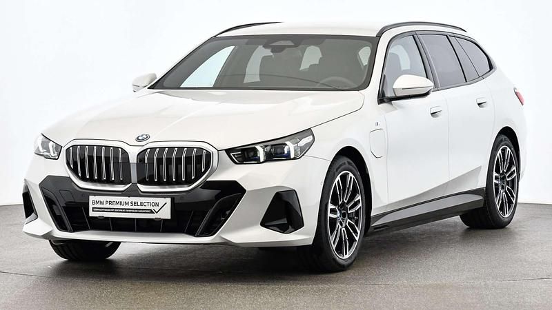 Weiß Gebraucht 2024 BMW 530e Efficient Dynamics Kombi | € 59.892 (Fairer Preis) - Bild 1/4