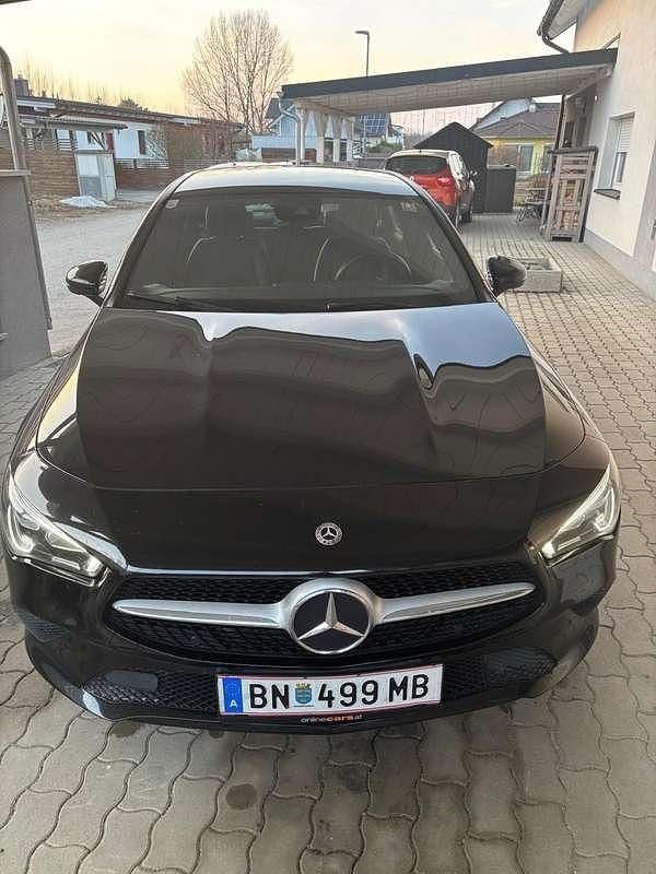 Gebraucht Mercedes CLA180 Shooting Brake 116 PS (85 kW) 2019 Schwarz Kombi