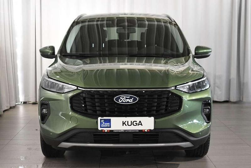 Gebraucht Ford Kuga Titanium 150 PS (110 kW) 2024 Grün SUV