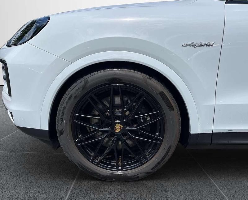 Weiß Gebraucht 2024 Porsche Cayenne E-Hybrid Coupe Coupé | € 105.900 - Bild 1/4