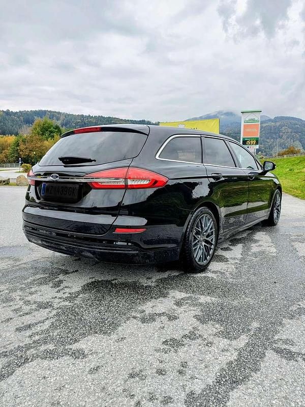 Gebraucht Ford Mondeo Titanium 150 PS (110 kW) 2018 Schwarz Kombi