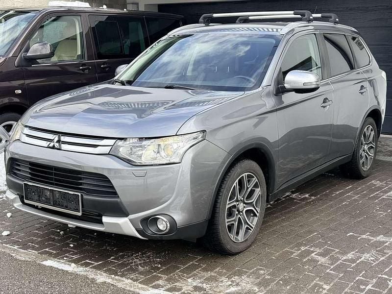 Grau Gebraucht 2014 Mitsubishi Outlander Intense SUV | € 9.950 (Guter Preis) - Bild 1/4