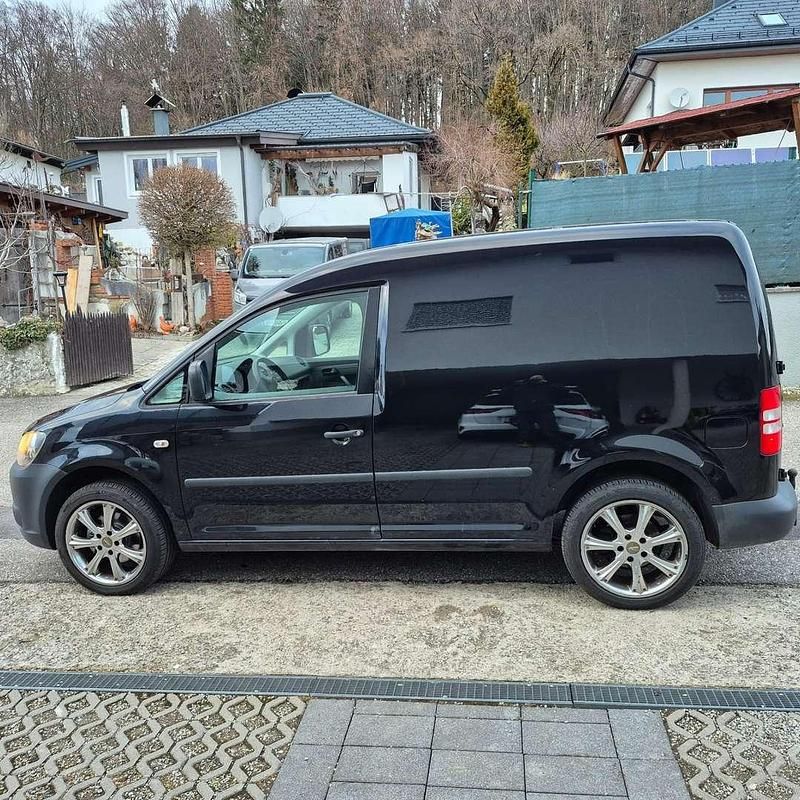 Gebraucht VW Caddy Startline 102 PS (75 kW) 2011 Schwarz Van / Kleinbus