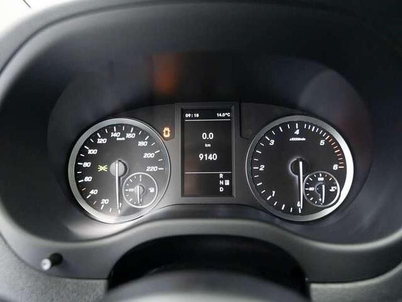 Gebraucht Mercedes Vito 163 PS (119 kW) 2023 Grau Van