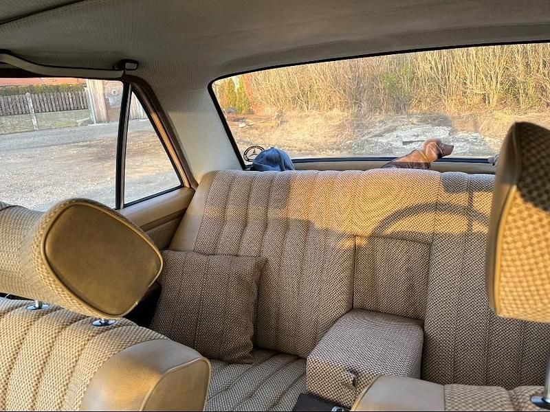 Gebraucht Mercedes 200 95 PS (69 kW) 1975 Beige Limousine