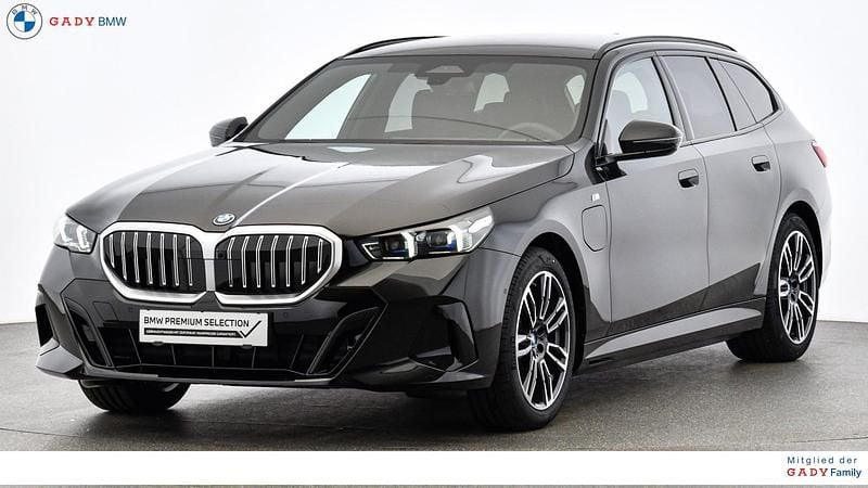 Gebraucht BMW 530e Shadowline 299 PS (219 kW) 2024 Saphirschwarz Kombi