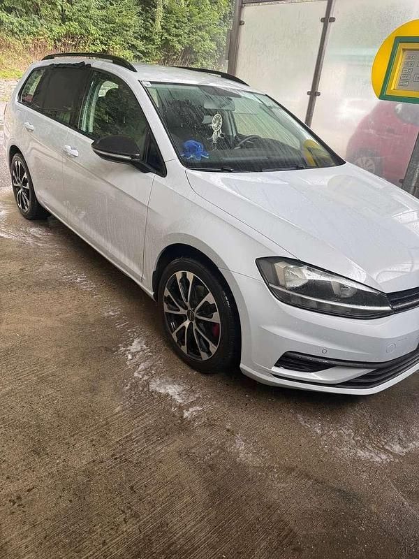 Gebraucht VW Golf VII Trendline 110 PS (80 kW) 2017 Weiß Kombi