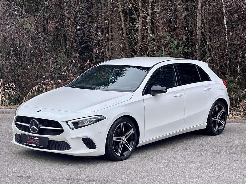 Gebraucht Mercedes A180 Night 116 PS (85 kW) 2021 Weiß Kleinwagen
