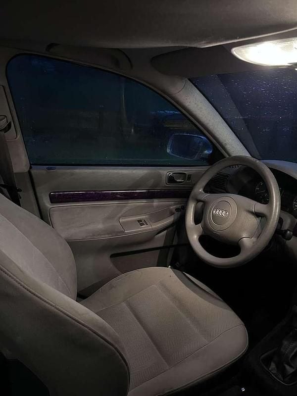 Gebraucht 1999 Audi A4 Limousine | € 2.200 - Bild 1/4