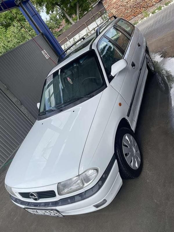 Gebraucht 1995 Opel Astra Kombi | € 1.100 - Bild 1/4