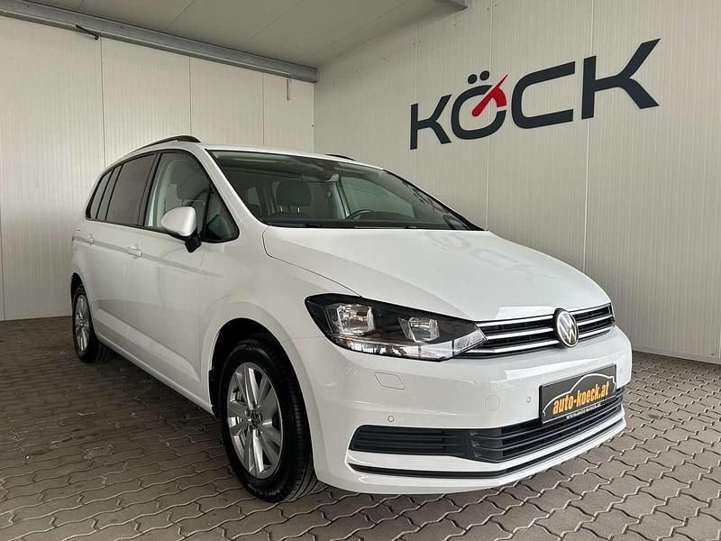 Weiß Gebraucht 2022 VW Touran Comfortline Van / Kleinbus | € 24.990 (Fairer Preis) - Bild 1/4