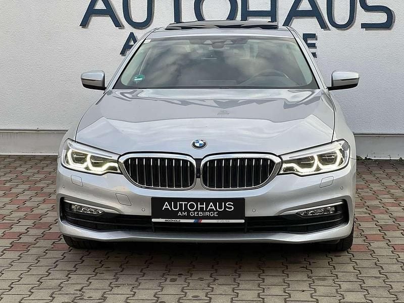 Grau Gebraucht 2018 BMW 520 M Performance Limousine | € 25.990 (Guter Preis) - Bild 1/4
