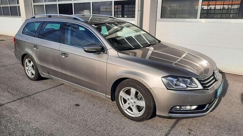 Gebraucht VW Passat 140 PS (102 kW) 2012 Gold Kombi