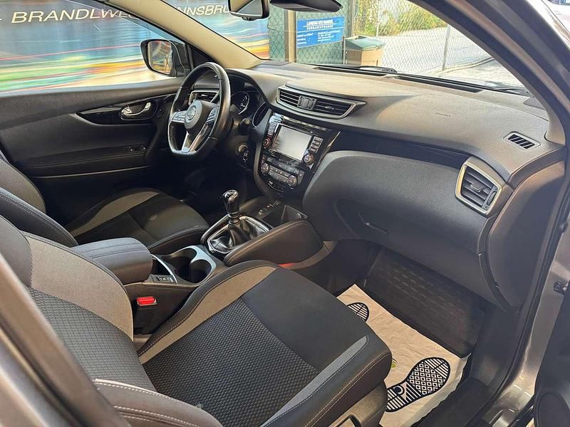 Gebraucht Nissan Qashqai Acenta 131 PS (96 kW) 2018 Grau SUV