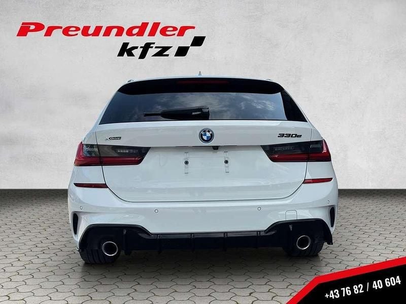 Gebraucht BMW 330e M Sport 292 PS (214 kW) 2021 Weiß Kombi
