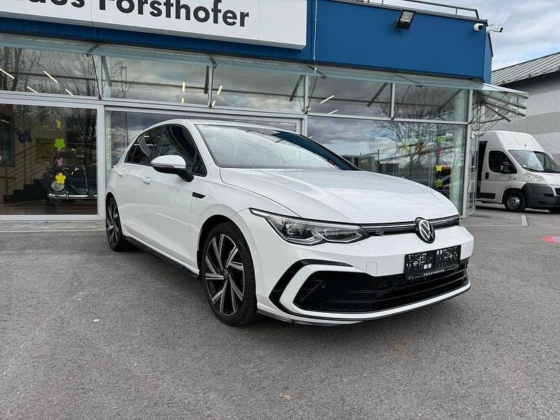 Weiss normal Gebraucht 2021 VW Golf VIII R-line Limousine | € 24.900 (Fairer Preis) - Bild 1/4