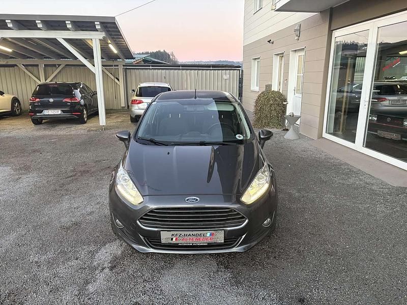 Gebraucht Ford Fiesta Titanium 65 PS (47 kW) 2016 Grau Limousine
