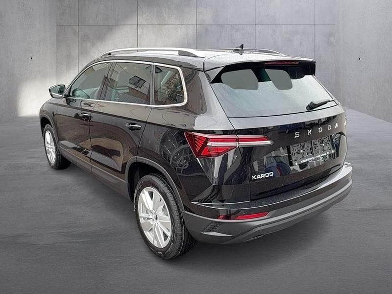 Neu Skoda Karoq Selection 150 PS (110 kW) 2026 Schwarz  metallicperleffektno SUV