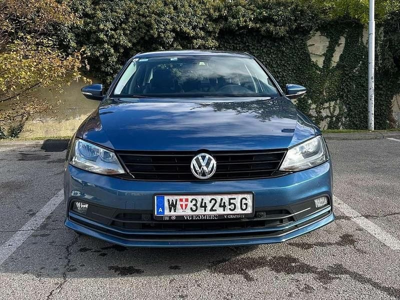 Blau Gebraucht 2017 VW Jetta Trendline Limousine | € 9.800 (Fairer Preis) - Bild 1/4