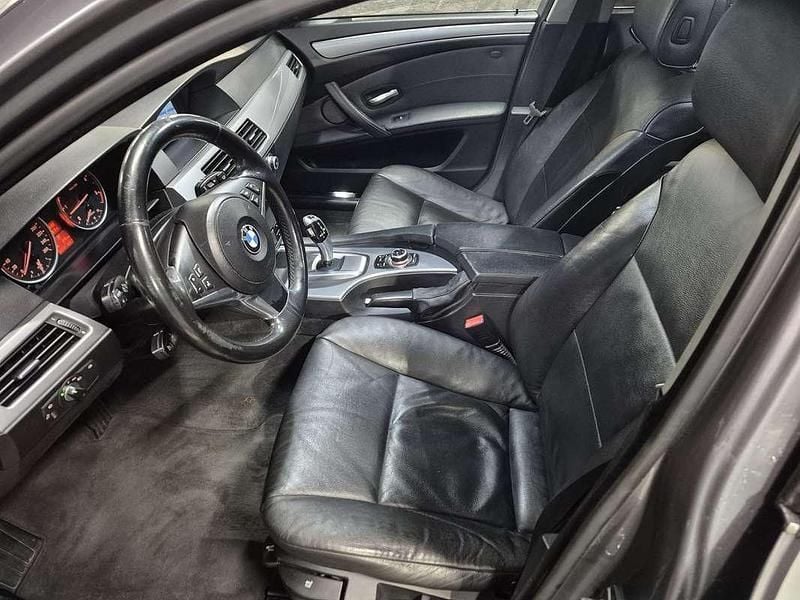 Gebraucht BMW 530 235 PS (172 kW) 2009 Grau Kombi