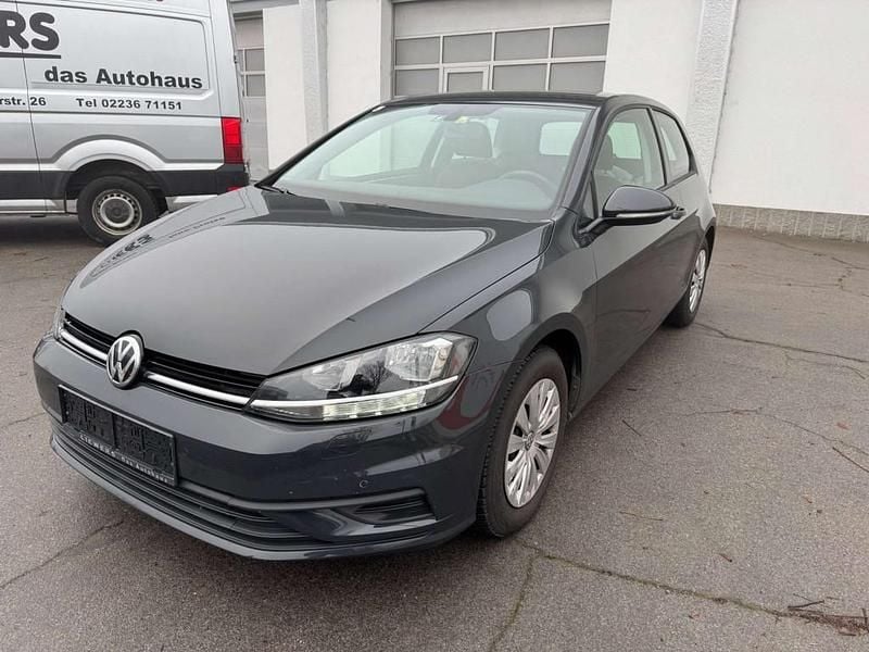 Mittelgrau normal Gebraucht 2019 VW Golf VII Limousine | € 14.900 (Guter Preis) - Bild 1/4