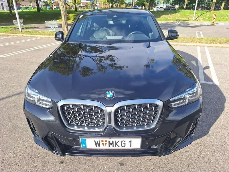 Gebraucht BMW X4 M Sport 190 PS (139 kW) 2024 Schwarz SUV