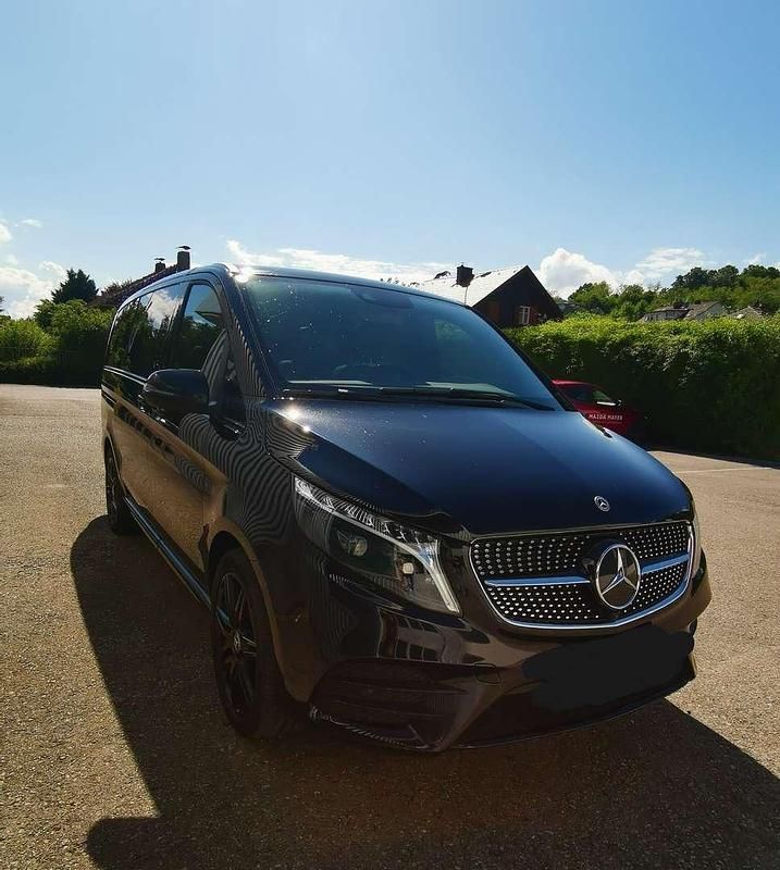 Schwarz Gebraucht 2023 Mercedes 300 Avantgarde Kombi | € 88.900 - Bild 1/4