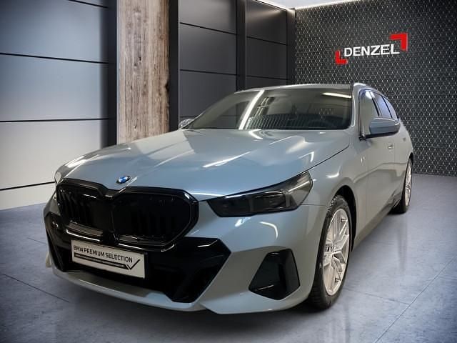 Brooklyn grau metall Gebraucht 2025 BMW 520 Comfort Edition Kombi | € 62.900 (Guter Preis) - Bild 1/4