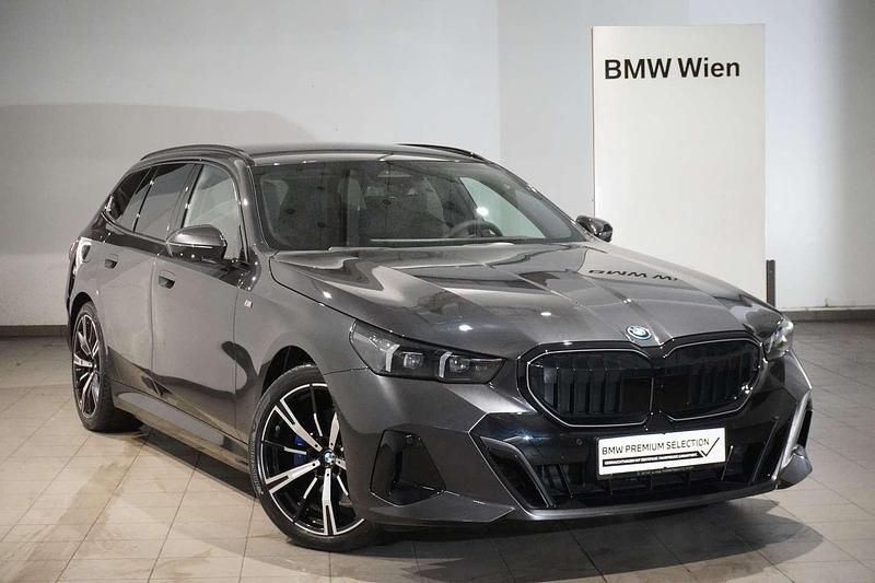 Grau Gebraucht 2025 BMW 530e Efficient Dynamics Kombi | € 65.995 - Bild 1/4