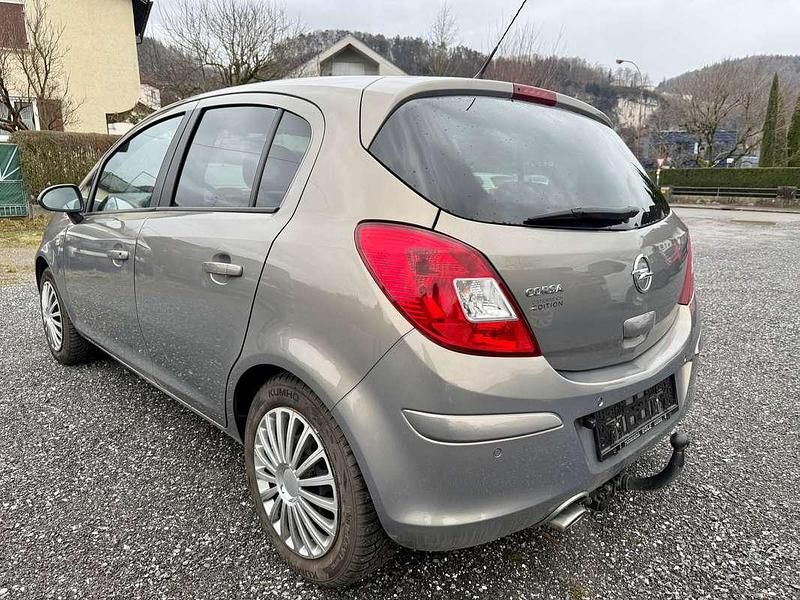 Gebraucht Opel Corsa Color Edition 87 PS (63 kW) 2014 Braun Kleinwagen