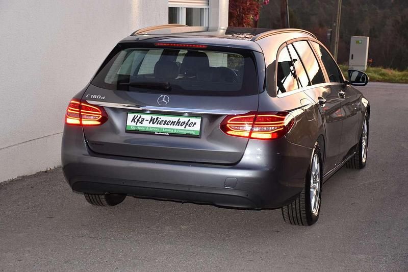 Gebraucht Mercedes C180 122 PS (89 kW) 2020 Grau Kombi