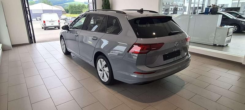 Gebraucht VW Golf VIII Life 116 PS (85 kW) 2024 Grau Kombi