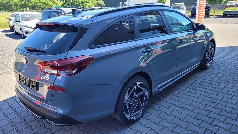 Neu Hyundai i30 N Line 140 PS (102 kW) 2025 Schwarz Kombi