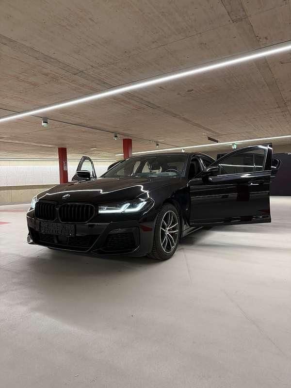Gebraucht BMW 520 M Sport 190 PS (139 kW) 2023 Schwarz Limousine
