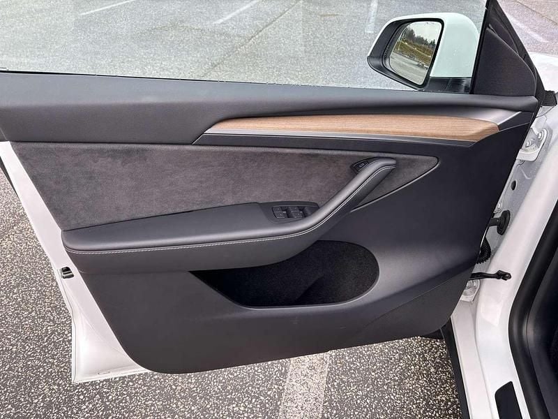 Gebraucht Tesla Model Y Long Range AWD 258 kW (351 PS) 2022 Weiß SUV