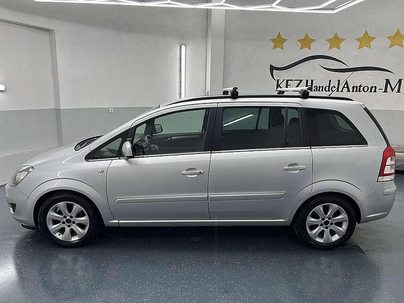Gebraucht Opel Zafira Edition 116 PS (85 kW) 2010 Grau Van / Kleinbus