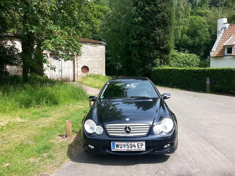Schwarz Gebraucht 2005 Mercedes C200 Coupé | € 4.400 - Bild 1/4