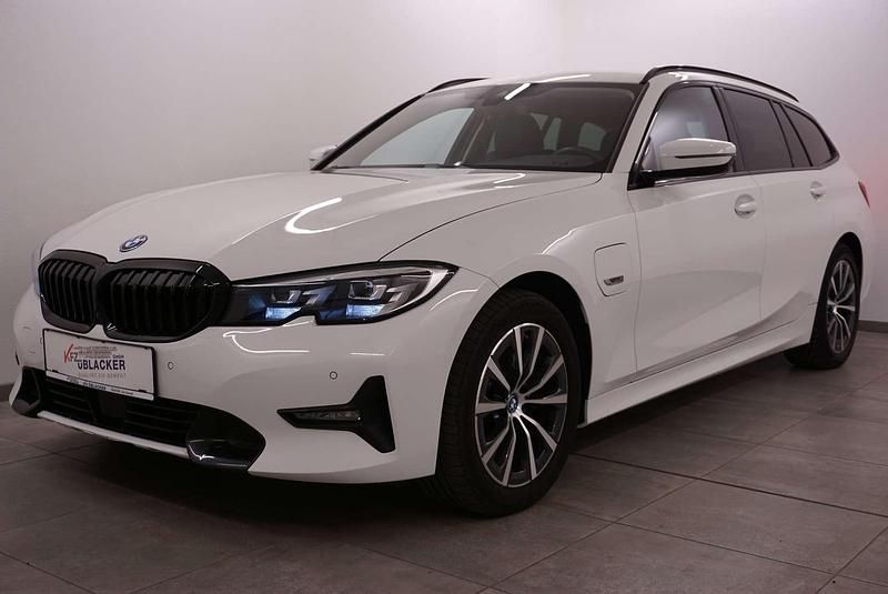 Gebraucht BMW 320e Sport Line 163 PS (119 kW) 2021 Weiß Kombi