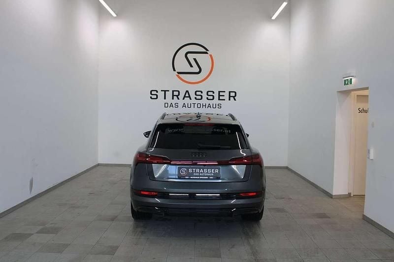 Gebraucht Audi e-tron S-Line 158 kW (215 PS) 2021 Grau SUV