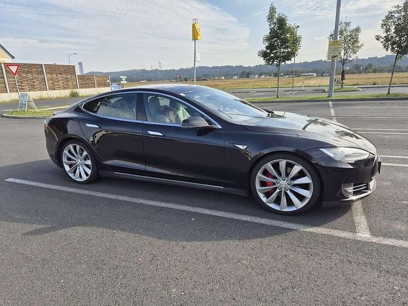 Schwarz Gebraucht 2015 Tesla Model S Kleinwagen | € 24.000 - Bild 1/4