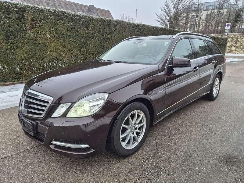 Braun Gebraucht 2011 Mercedes E220 Avantgarde Kombi | € 6.999 (Guter Preis) - Bild 1/4