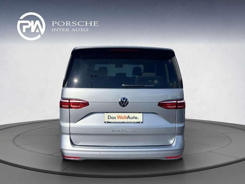 Gebraucht VW Multivan 150 PS (110 kW) 2024 Silber  metallic Van