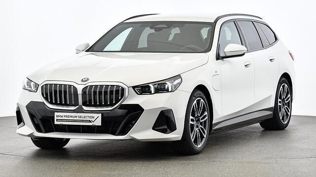 Weiß Gebraucht 2024 BMW 530e M Sport Kombi | € 57.900 (Guter Preis) - Bild 1/4