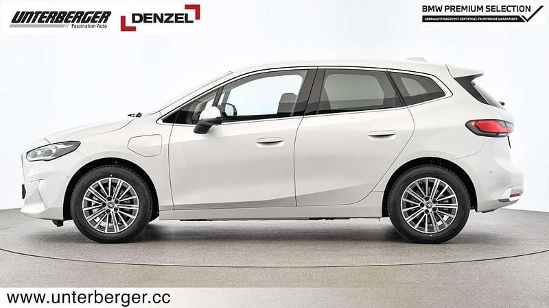 Gebraucht BMW 225 Active Tourer Luxury Line 245 PS (180 kW) 2024 Weiß Van / Kleinbus