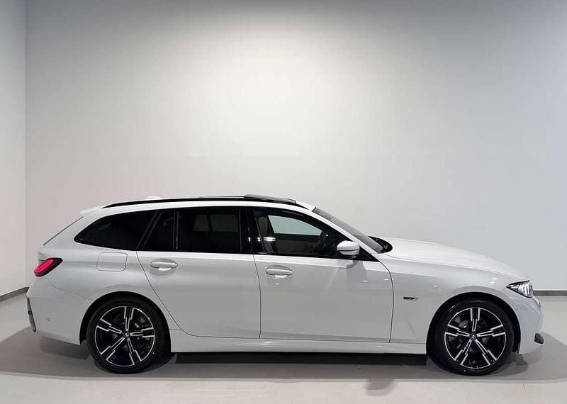 Gebraucht BMW 320e M Sport 204 PS (150 kW) 2023 Weiß Kombi