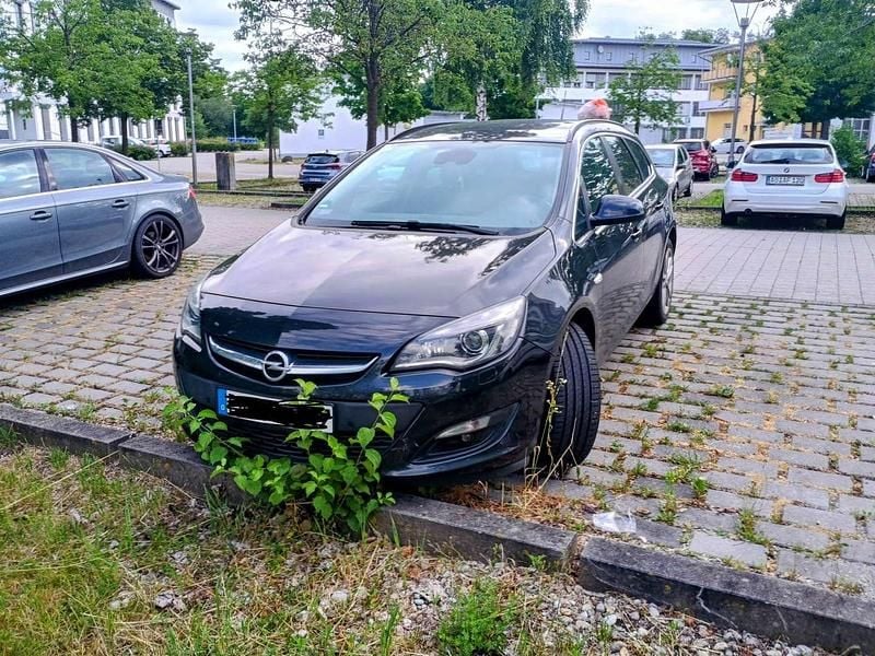 Gebraucht Opel Astra Edition 110 PS (80 kW) 2015 Schwarz Kombi