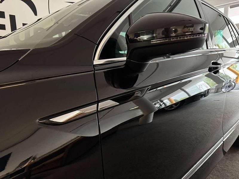 Gebraucht VW Tiguan R-line 150 PS (110 kW) 2023 Schwarz SUV