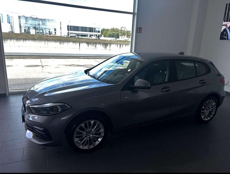 Grau Gebraucht 2023 BMW 116 Kleinwagen | € 25.900 (Etwas zu teuer) - Bild 1/4