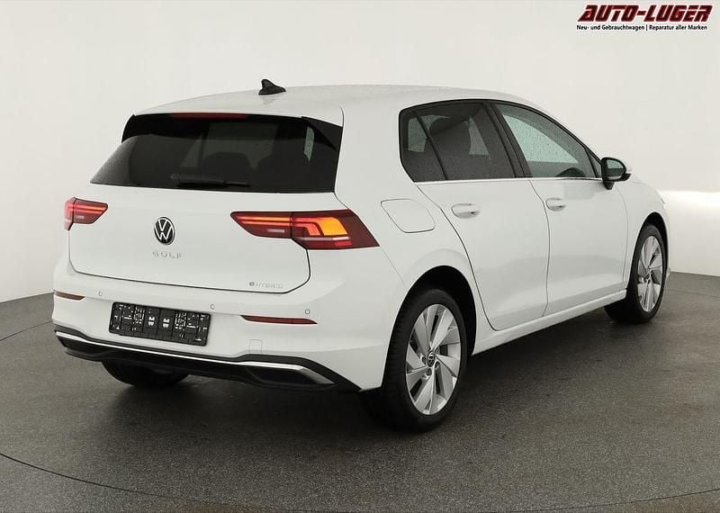 Neu VW Golf VIII Edition 204 PS (150 kW) 2025 Pure white Limousine
