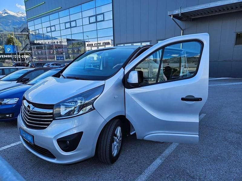 Silber Gebraucht 2016 Opel Vivaro Van / Kleinbus | € 12.990 (Teuer) - Bild 1/4